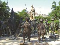 Niederlande, Holland, Nordholland, Amsterdam, Hauptstadt, Bronzeskulptur, Statue, Denkmal, Rembrandt van Rijn, Rembrandtplein, Rembrandt Platz, Monument, Bildgruppe, Meisterwerk, Nachtwache, Louis Royer