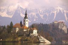 Slowenien, Bled, Bleder See, Julische Alpen, Insel mit der Maria - Himmelfahrts - Kirche 