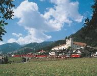 Schweiz, Graubünden, Rhätische Bahn, Schweizer Bahnen, Eisenbahn, Zug, Berge, Landschaft, Natur