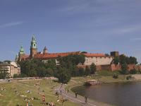 Polen, Woiwodschaft Kleinpolen, Krakau, Krakow, Wawel-Kathedrale und Königsschlooss, Blick von der Weichsel auf den Wawel