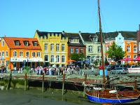 Deutschland, Schleswig-Holstein, Nordfriesland, Husum, graue Stadt am Meer, Theodor Storm, Hafen, Binnenhafen, Hafenstraße, Segelschiff