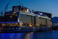 Deutschland, Niedersachsen, Emsland, Papenburg, Meyer-Werft, Schiff, Abenddämmerung